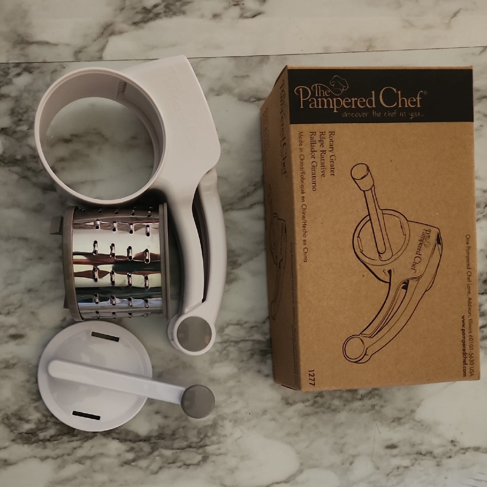 Pampered Chef White and Silver Cheese Grater